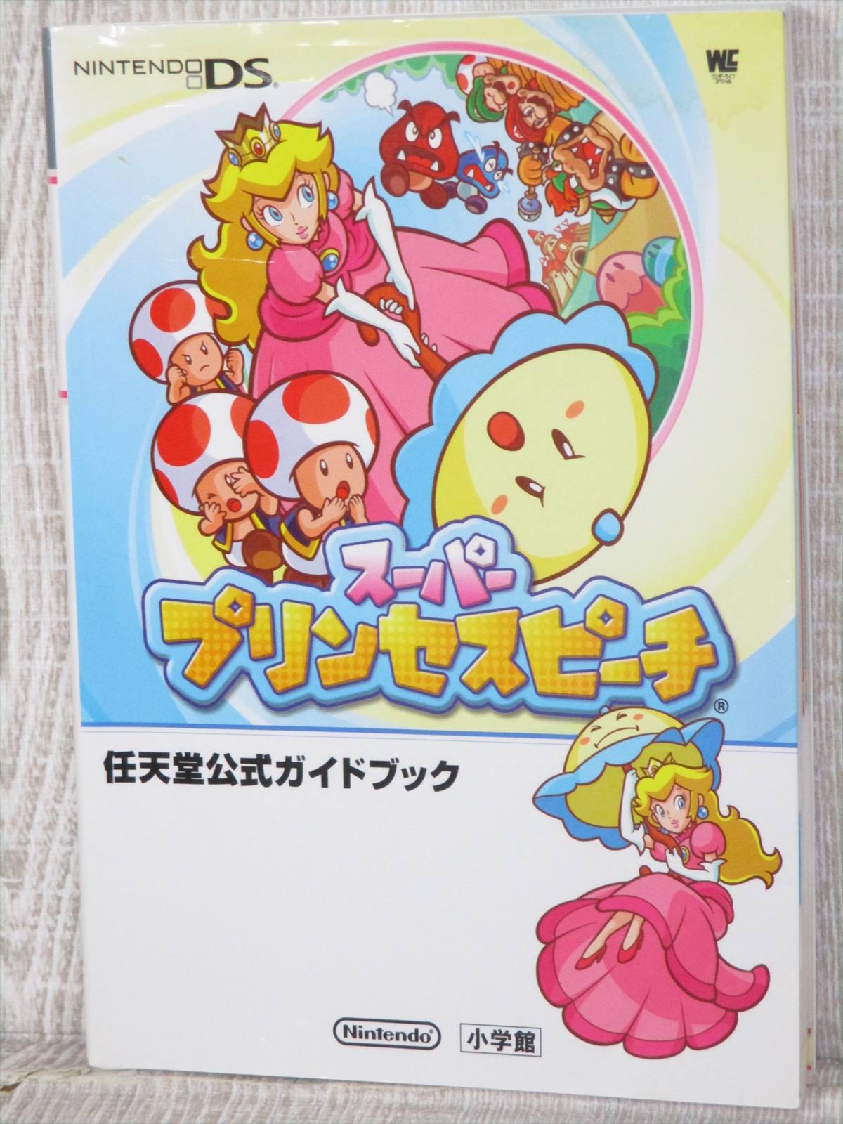 SUPER PRINCESS PEACH Mario Nintendo Official Guide Book DS 2005