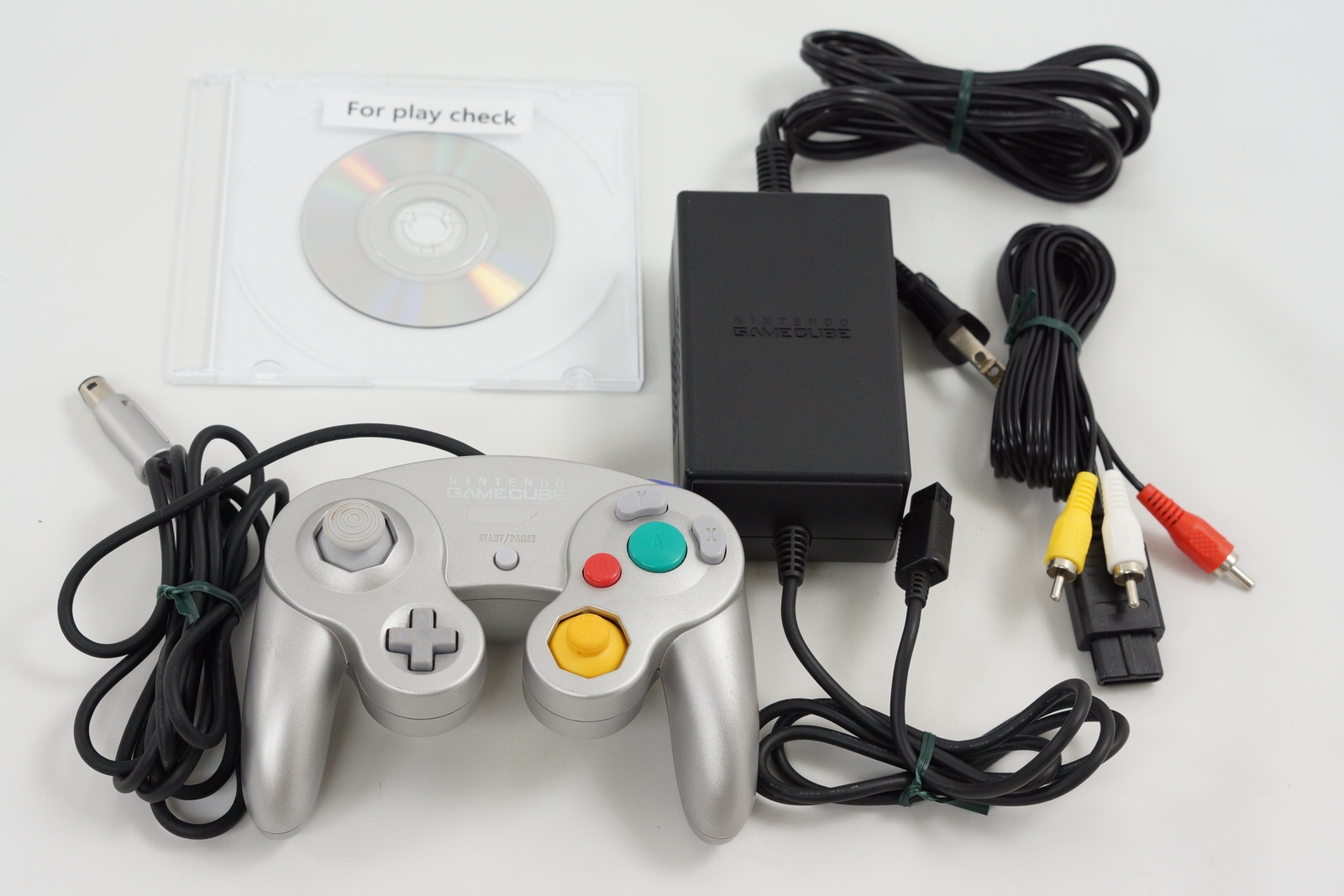 GameCube Silver Console System Boxed DNH10226390 DOL-001 JP