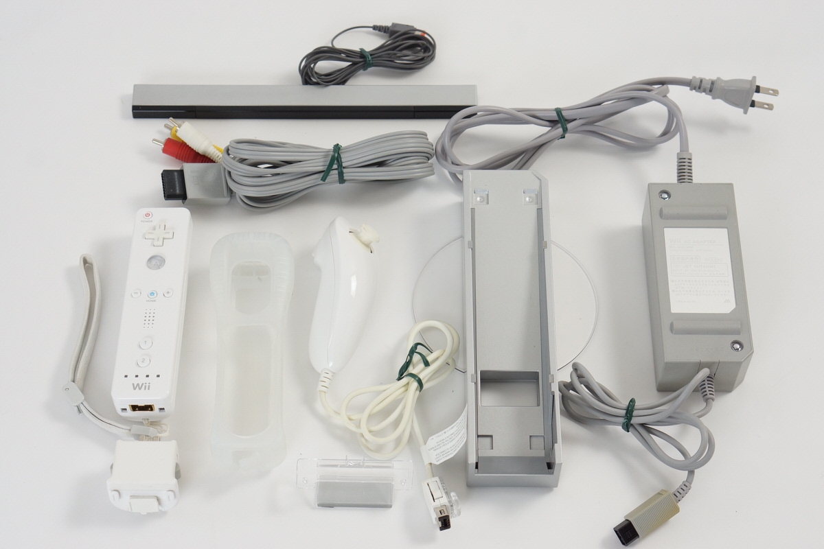 【中古品　動作確認済】Nintendo Wii RVL-001-WD　ホワイト Nintendo Wii RVL-001 (USA) White Game Console Bundle ( No