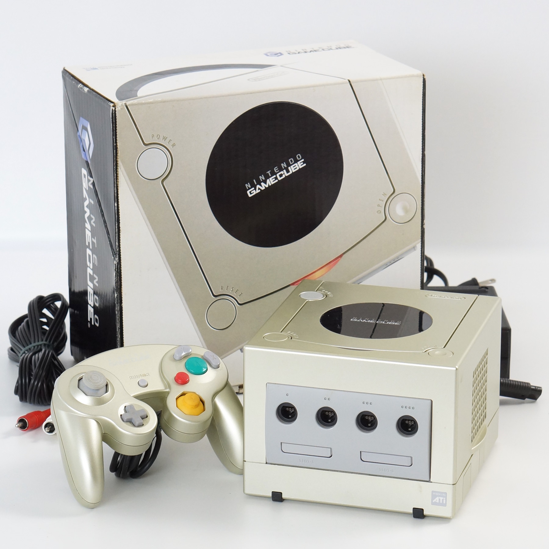 GOLDEN  ミットスタ レスアッフ スニカ 【関税込】 GameCube STAR LIGHT GOLD Console Boxed DOL-101JP For Japan