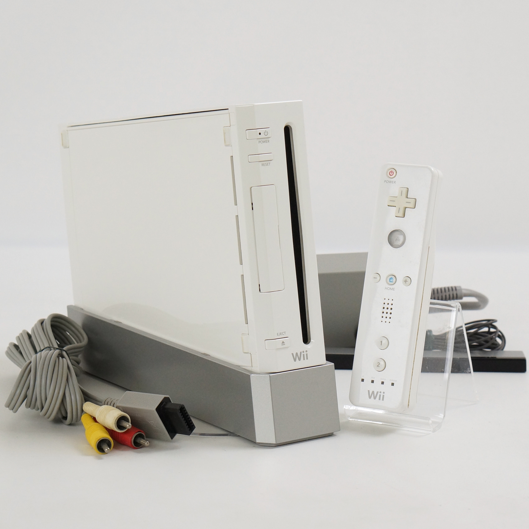 その他 Nintendo Wii RVL-S-WD Amazon | Wii本体 (シロ) (「Wiiリモコンジャケット」同梱) (RVL